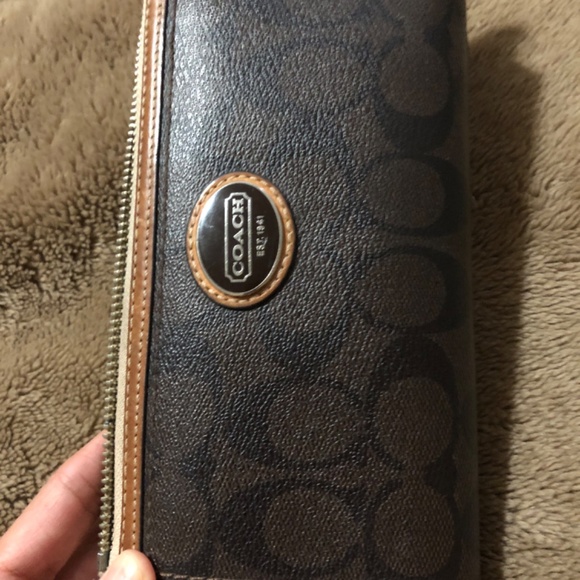 COACH LONG ZIPPER WALLET - HAS SIGNS OF WEAR - Picture 11 of 13